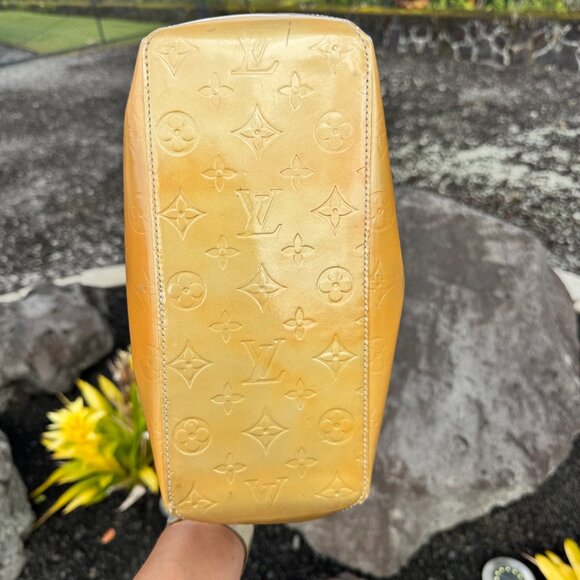 Louis Vuitton Reade Tote MM Leather Monogram Vernis Yellow Gold - Picture 11 of 17